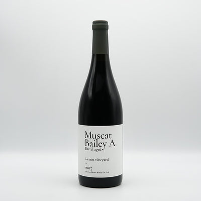 シャトー酒折 マスカットベリーA 樽熟成 i-vines vineyard(アイヴァインズ ヴィンヤード) 2017の全体像