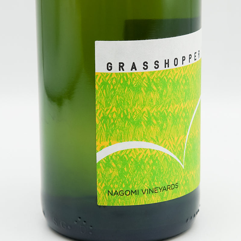 NAGOMI VINEYARDS(ナゴミ・ヴィンヤーズ) GRASSHOPPER 2022のラベル左側面