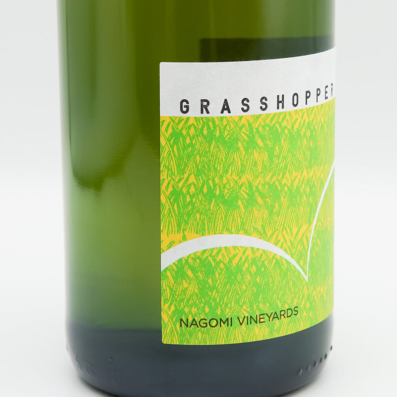 NAGOMI VINEYARDS(ナゴミ・ヴィンヤーズ) GRASSHOPPER 2020のラベル左側面