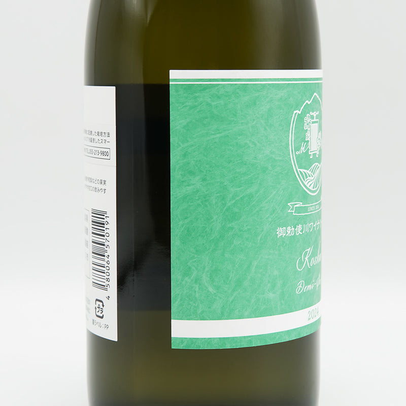 御勅使川(みだいがわ)ワイナリー 甲州 ドミ・セック 2024のラベル左側面