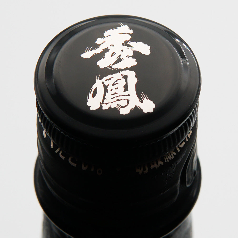 秀鳳 純米大吟醸 超辛口 AWESOME KARAKUCHI EDITIONの上部