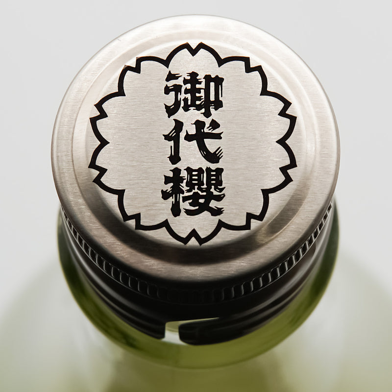 御代櫻(みよざくら) からくち純米無濾過生新酒の上部